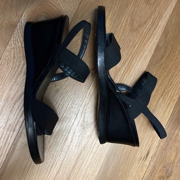 Stuart Weitzman wedge with fabric strap - Picture 3 of 7